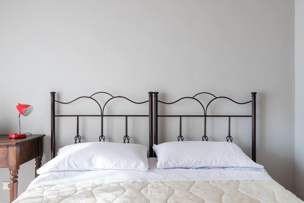 Top Floor Apartment Near Historic Fortino Catania Eksteriør billede